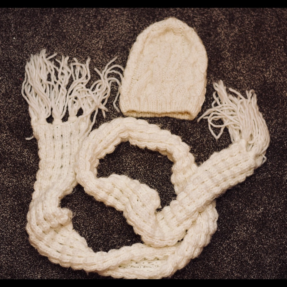 SOLD❗️Hat and Scarf